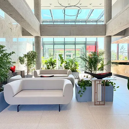 아파트 Luxury One Bedroom With Balcony And Pool Access In Exclusive Up-site