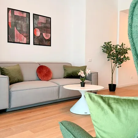 Апартаменти Luxury One Bedroom With Balcony And Pool Access In Exclusive Up-site