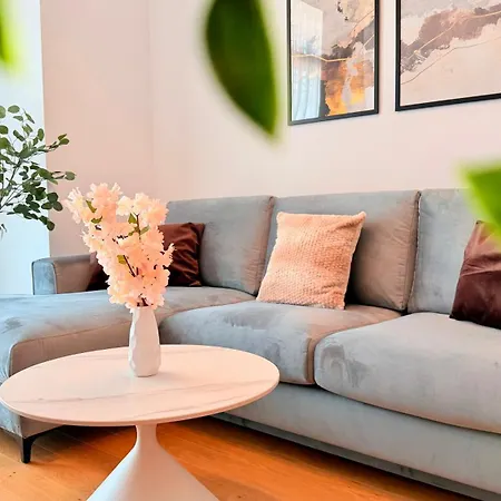Luxury One Bedroom With Balcony And Pool Access In Exclusive Up-site 아파트 부쿠레슈티