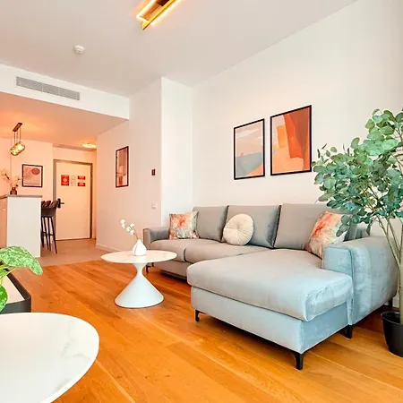 Luxury One Bedroom With Balcony And Pool Access In Exclusive Up-site * Бухарест