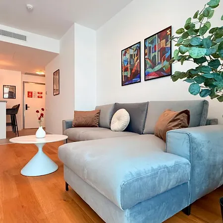 Luxury One Bedroom With Balcony And Pool Access In Exclusive Up-site Διαμέρισμα *