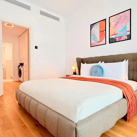 Luxury One Bedroom With Balcony And Pool Access In Exclusive Up-site *