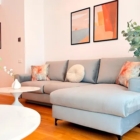 Luxury One Bedroom With Balcony And Pool Access In Exclusive Up-site