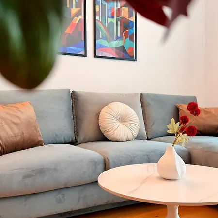 Luxury One Bedroom With Balcony And Pool Access In Exclusive Up-site * 부쿠레슈티