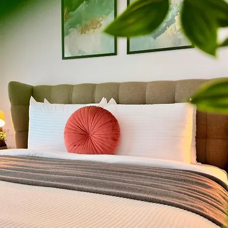 Апартаменти Luxury One Bedroom With Balcony And Pool Access In Exclusive Up-site *