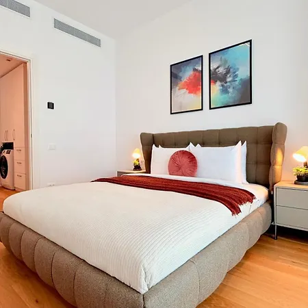 Luxury One Bedroom With Balcony And Pool Access In Exclusive Up-site *