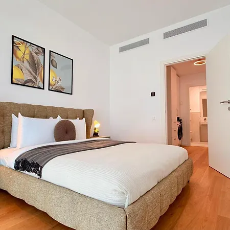 Luxury One Bedroom With Balcony And Pool Access In Exclusive Up-site 부쿠레슈티