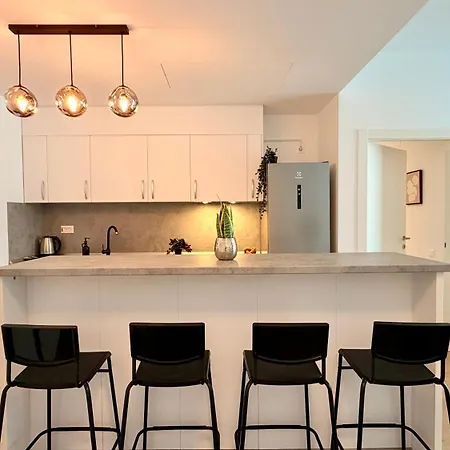 Luxury One Bedroom With Balcony And Pool Access In Exclusive Up-site 아파트 부쿠레슈티