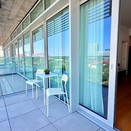 Luxury One Bedroom With Balcony And Pool Access In Exclusive Up-site 아파트