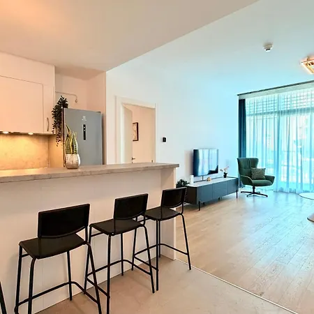 Luxury One Bedroom With Balcony And Pool Access In Exclusive Up-site *