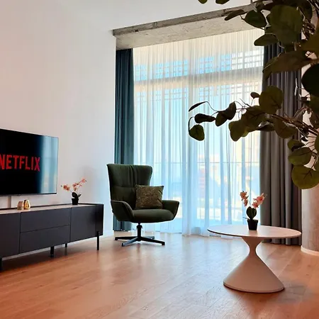 Luxury One Bedroom With Balcony And Pool Access In Exclusive Up-site 부쿠레슈티