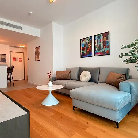 Апартаменти Luxury One Bedroom With Balcony And Pool Access In Exclusive Up-site