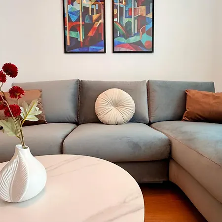Luxury One Bedroom With Balcony And Pool Access In Exclusive Up-site