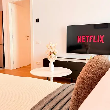 Luxury One Bedroom With Balcony And Pool Access In Exclusive Up-site Апартаменти