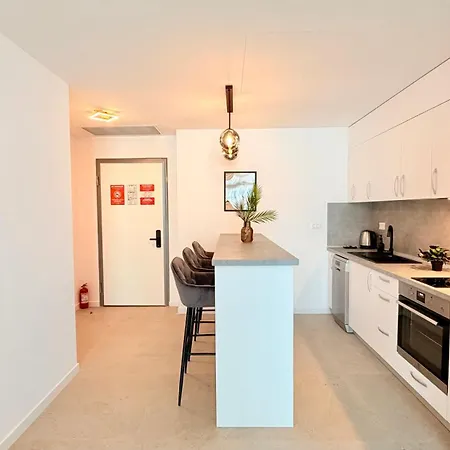 Luxury One Bedroom With Balcony And Pool Access In Exclusive Up-site 아파트 *