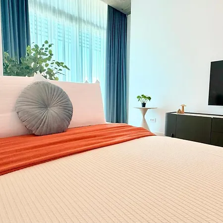 Luxury One Bedroom With Balcony And Pool Access In Exclusive Up-site * Бухарест