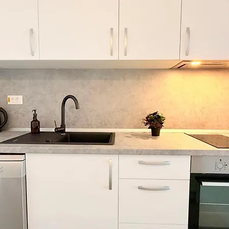 Luxury One Bedroom With Balcony And Pool Access In Exclusive Up-site Апартаменти