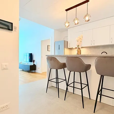 Luxury One Bedroom With Balcony And Pool Access In Exclusive Up-site 아파트 *