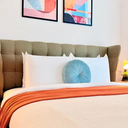 Luxury One Bedroom With Balcony And Pool Access In Exclusive Up-site
