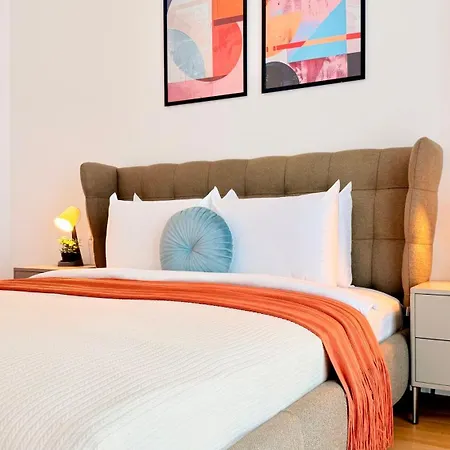 Luxury One Bedroom With Balcony And Pool Access In Exclusive Up-site