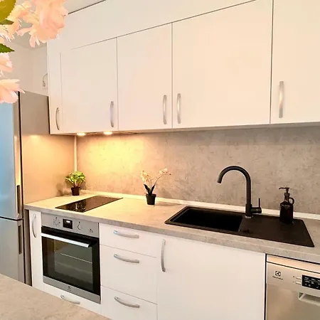 Luxury One Bedroom With Balcony And Pool Access In Exclusive Up-site 부쿠레슈티