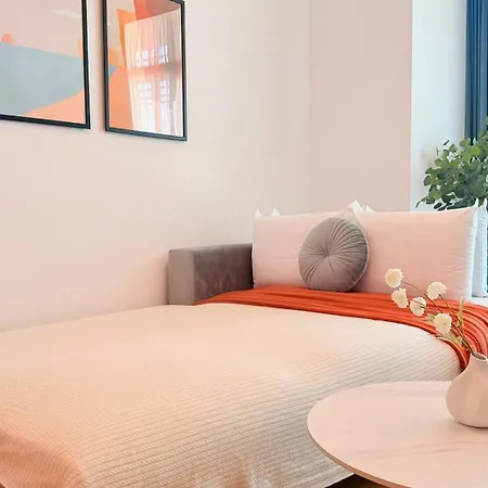 Luxury One Bedroom With Balcony And Pool Access In Exclusive Up-site 아파트 부쿠레슈티